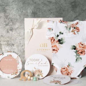 a8eabfc4-9fa0-4730-8cd7-51254fbd2314.jpg Newborn Baby Girl Hamper