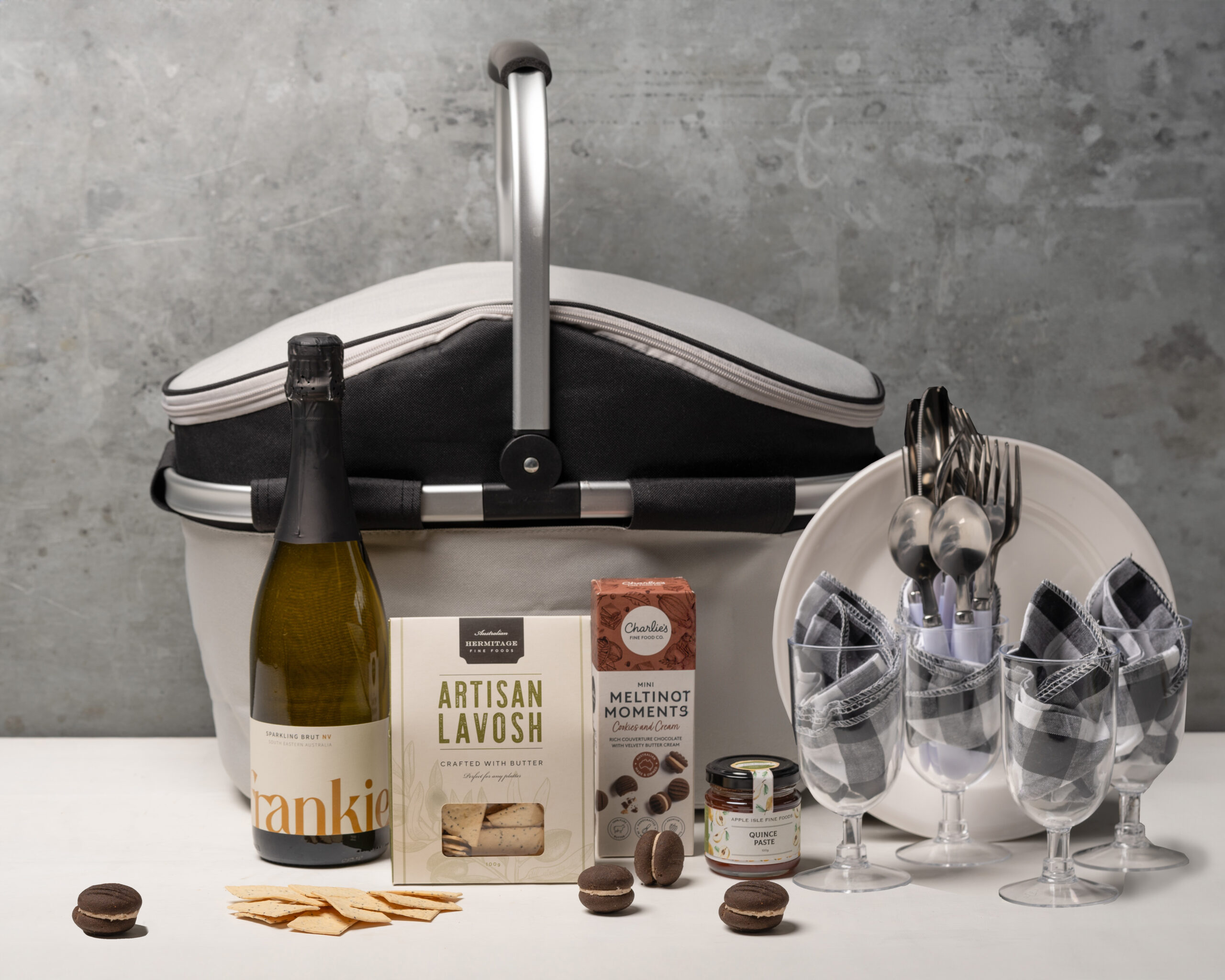 Parkside Sparkling and Nibbles Picnic Hamper GB Corporate Bulk Orders